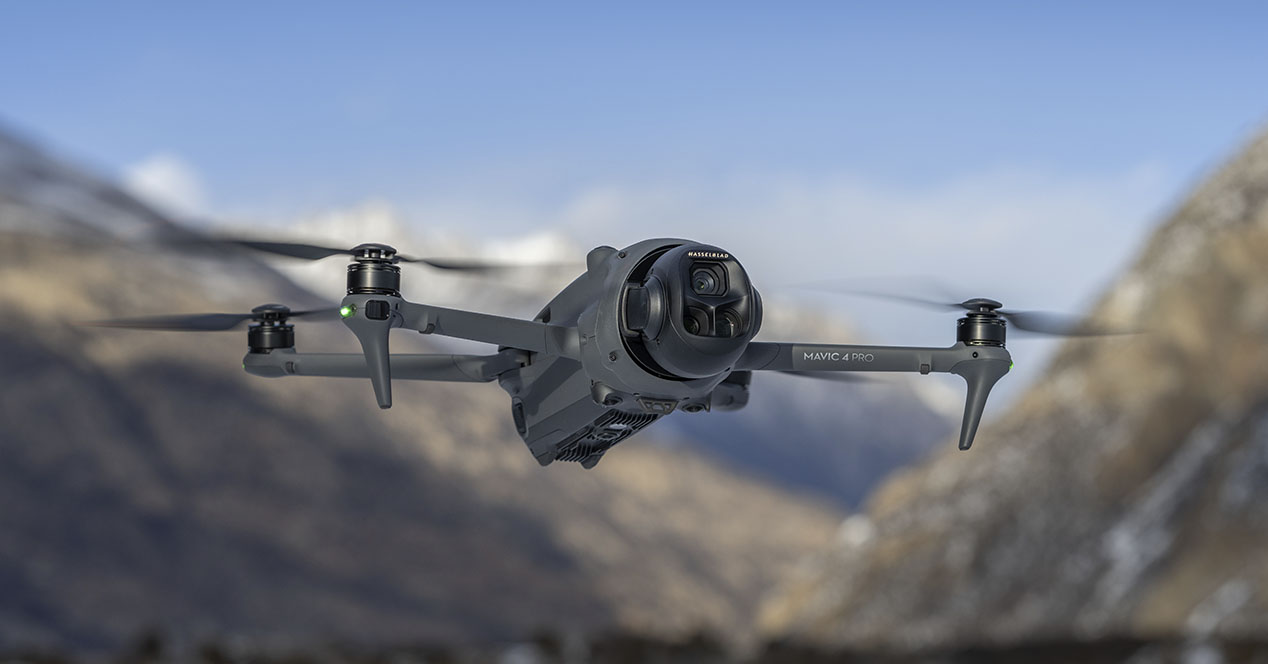 Mavic 4 Pro в полёте